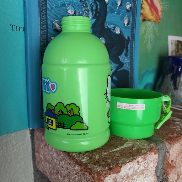 Sanrio Hello Kitty Thermos - Picture 4 of 5